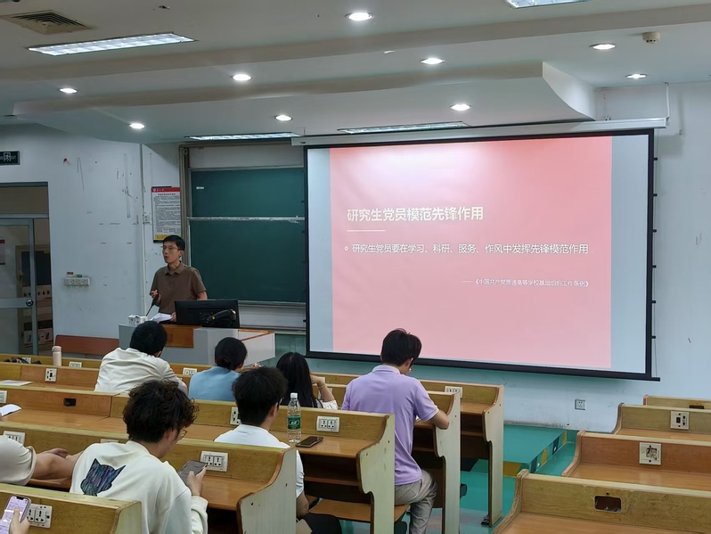 织好人生奋斗经纬线，走好实干为...
